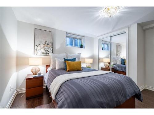 198 West 32Nd Street, Hamilton, ON - Indoor Photo Showing Bedroom