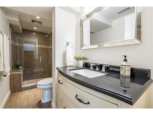 198 West 32Nd Street, Hamilton, ON - Indoor Photo Showing Bathroom