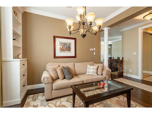 24-875 University Avenue E, Waterloo, ON - Indoor Photo Showing Living Room