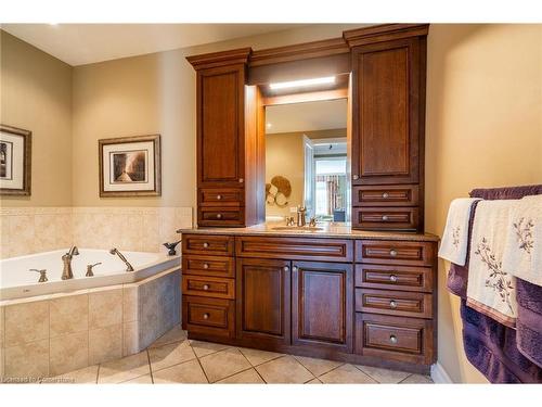 24-875 University Avenue E, Waterloo, ON - Indoor Photo Showing Bathroom