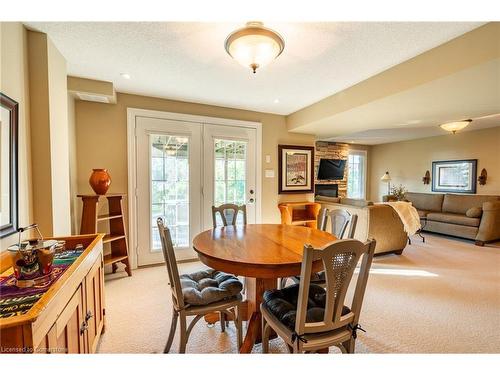 24-875 University Avenue E, Waterloo, ON - Indoor Photo Showing Dining Room