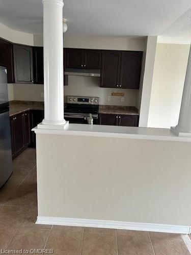 4867 Verdi Street, Burlington, ON - Indoor Photo Showing Kitchen