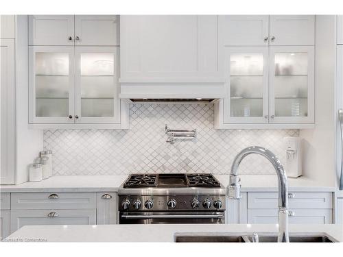 2107 Nightingale Way, Oakville, ON - Indoor Photo Showing Kitchen With Double Sink With Upgraded Kitchen