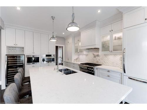 2107 Nightingale Way, Oakville, ON - Indoor Photo Showing Kitchen With Double Sink With Upgraded Kitchen