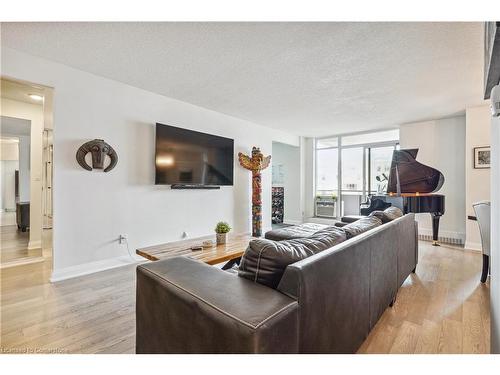 908-5250 Lakeshore Road, Burlington, ON - Indoor Photo Showing Living Room