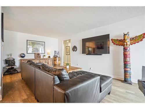 908-5250 Lakeshore Road, Burlington, ON - Indoor Photo Showing Living Room