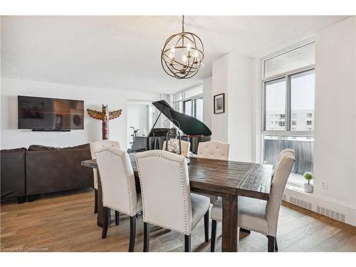 908-5250 Lakeshore Road, Burlington, ON - Indoor Photo Showing Dining Room