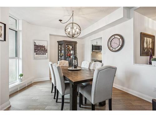 908-5250 Lakeshore Road, Burlington, ON - Indoor Photo Showing Dining Room