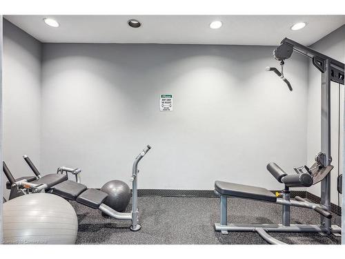 908-5250 Lakeshore Road, Burlington, ON - Indoor Photo Showing Gym Room