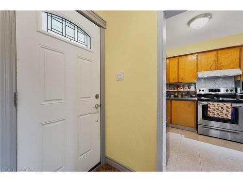 929 Upper Ottawa Street, Hamilton, ON - Indoor Photo Showing Kitchen