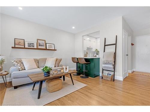 208-37 Mericourt Road, Hamilton, ON - Indoor Photo Showing Living Room