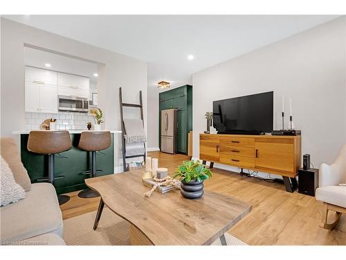 208-37 Mericourt Road, Hamilton, ON - Indoor Photo Showing Living Room