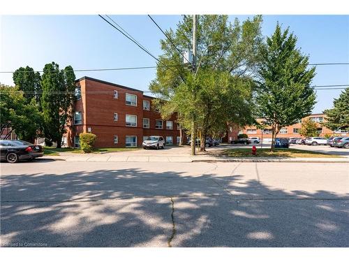 208-37 Mericourt Road, Hamilton, ON - Outdoor