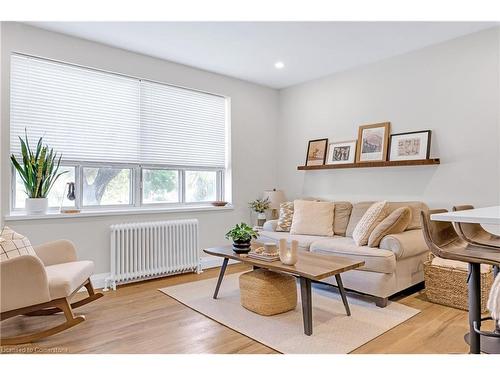 208-37 Mericourt Road, Hamilton, ON - Indoor Photo Showing Living Room