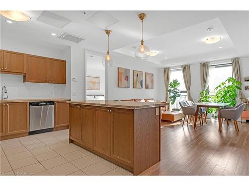 820-118 King Street E, Hamilton, ON - Indoor Photo Showing Kitchen