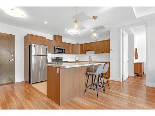 820-118 King Street E, Hamilton, ON - Indoor Photo Showing Kitchen