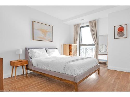 820-118 King Street E, Hamilton, ON - Indoor Photo Showing Bedroom