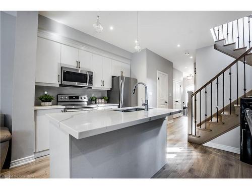 607 Knox Avenue, Hamilton, ON - Indoor Photo Showing Kitchen With Upgraded Kitchen