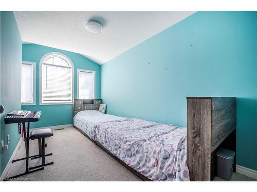 607 Knox Avenue, Hamilton, ON - Indoor Photo Showing Bedroom