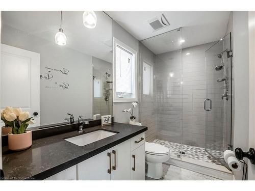 607 Knox Avenue, Hamilton, ON - Indoor Photo Showing Bathroom