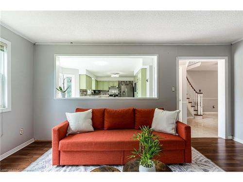 2010 Keller Court, Burlington, ON - Indoor Photo Showing Living Room