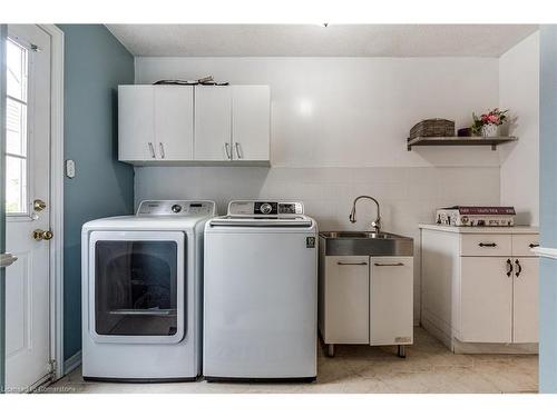 2010 Keller Court, Burlington, ON - Indoor Photo Showing Laundry Room