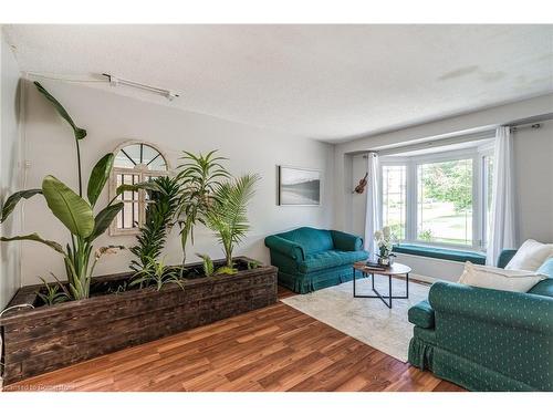 2010 Keller Court, Burlington, ON - Indoor Photo Showing Living Room