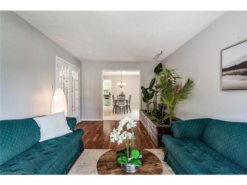 2010 Keller Court, Burlington, ON - Indoor Photo Showing Living Room