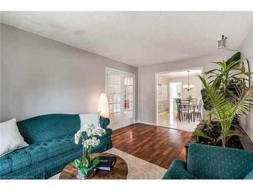 2010 Keller Court, Burlington, ON - Indoor Photo Showing Living Room