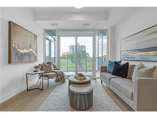 501-500 Brock Avenue, Burlington, ON - Indoor Photo Showing Living Room