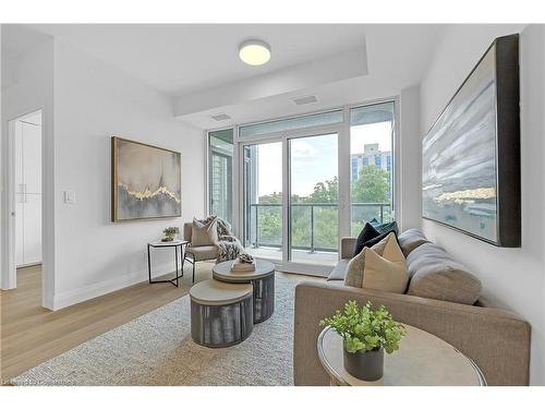 501-500 Brock Avenue, Burlington, ON - Indoor Photo Showing Living Room