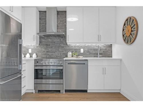 501-500 Brock Avenue, Burlington, ON - Indoor Photo Showing Kitchen With Upgraded Kitchen