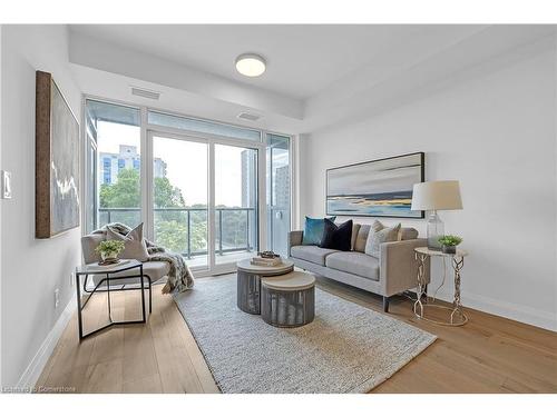 501-500 Brock Avenue, Burlington, ON - Indoor Photo Showing Living Room