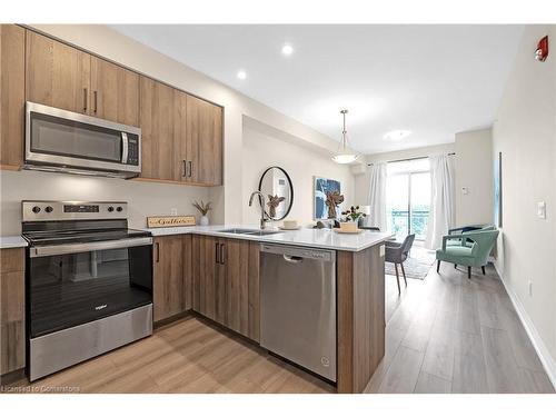 410-120 Spring Valley Crescent, Hamilton, ON - Indoor Photo Showing Kitchen With Double Sink With Upgraded Kitchen