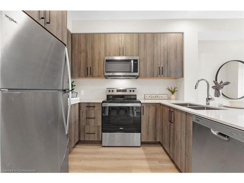 410-120 Spring Valley Crescent, Hamilton, ON - Indoor Photo Showing Kitchen With Stainless Steel Kitchen With Double Sink With Upgraded Kitchen