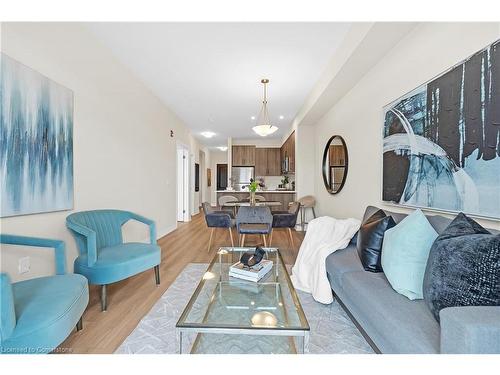 410-120 Spring Valley Crescent, Hamilton, ON - Indoor Photo Showing Living Room