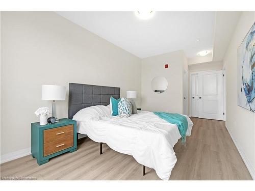 410-120 Spring Valley Crescent, Hamilton, ON - Indoor Photo Showing Bedroom