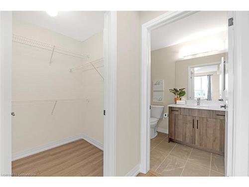 410-120 Spring Valley Crescent, Hamilton, ON - Indoor Photo Showing Bathroom