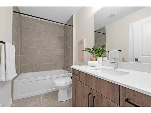 410-120 Spring Valley Crescent, Hamilton, ON - Indoor Photo Showing Bathroom