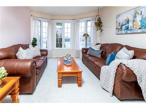 817 Woodside Court, Fort Erie, ON - Indoor Photo Showing Living Room