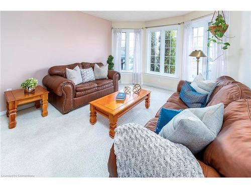 817 Woodside Court, Fort Erie, ON - Indoor Photo Showing Living Room