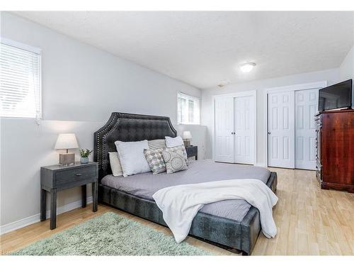 817 Woodside Court, Fort Erie, ON - Indoor Photo Showing Bedroom