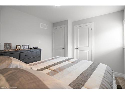 14 Lakeview Avenue, Grimsby, ON - Indoor Photo Showing Bedroom