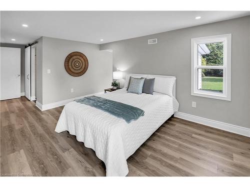 356 Aqueduct Street, Welland, ON - Indoor Photo Showing Bedroom