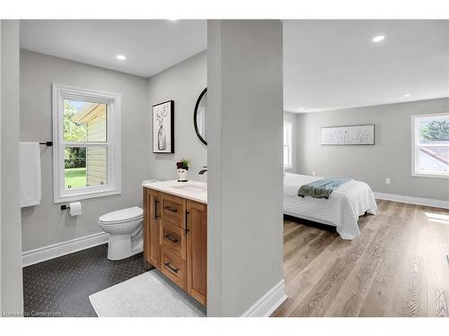 356 Aqueduct Street, Welland, ON - Indoor Photo Showing Bathroom