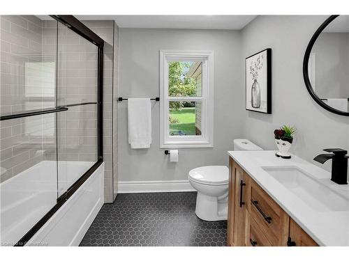 356 Aqueduct Street, Welland, ON - Indoor Photo Showing Bathroom