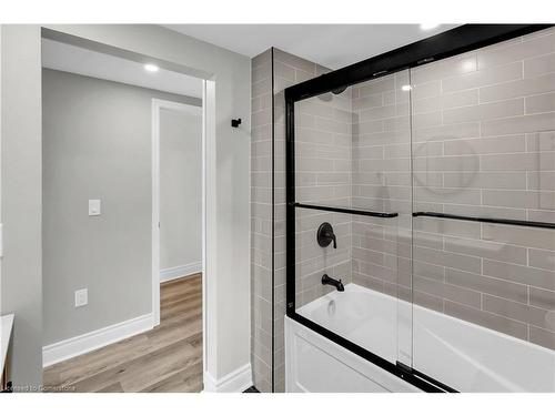 356 Aqueduct Street, Welland, ON - Indoor Photo Showing Bathroom