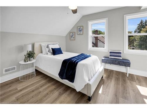 356 Aqueduct Street, Welland, ON - Indoor Photo Showing Bedroom