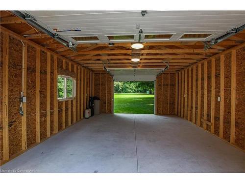 356 Aqueduct Street, Welland, ON - Indoor Photo Showing Garage