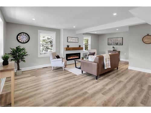 356 Aqueduct Street, Welland, ON - Indoor Photo Showing Living Room With Fireplace